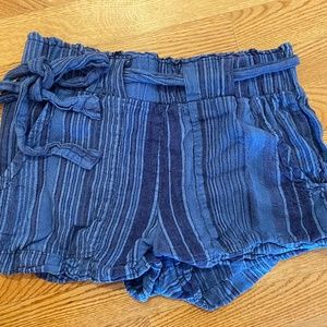 Relaxed shorts with fabric tie belt